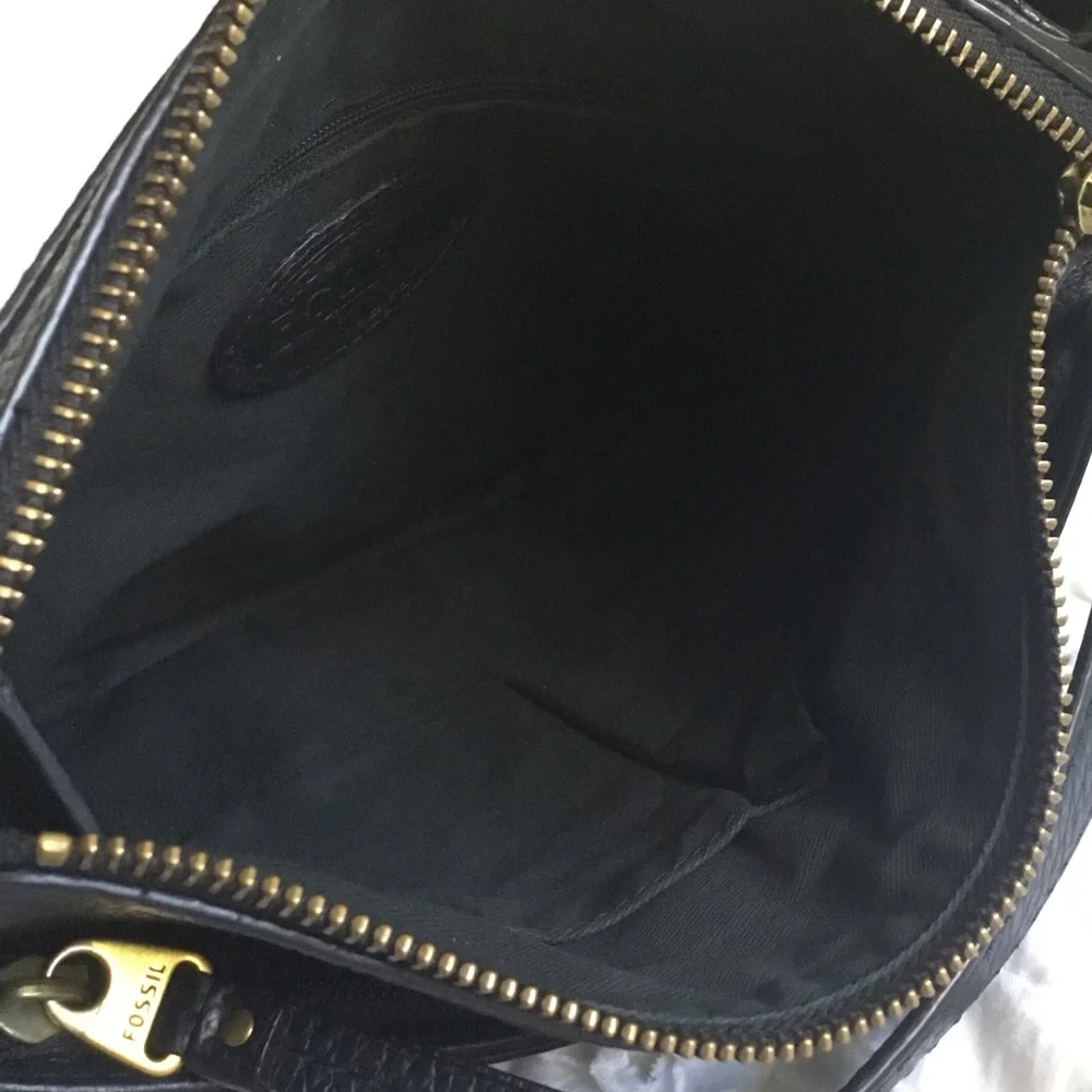 Fossil Black Leather Multi Pocket Crossbody Bag - Picture 4 of 12